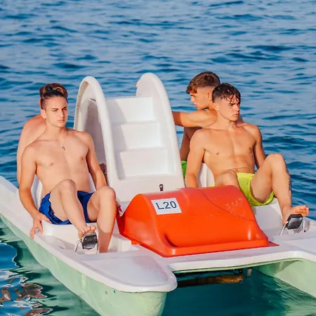 Blue And Blue 4* أُجينتو